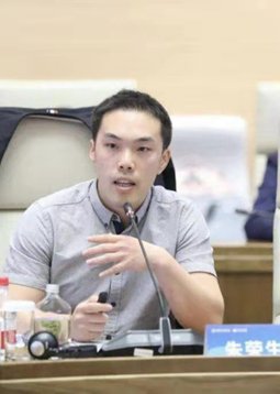 在专业领域拥有权威学术地位